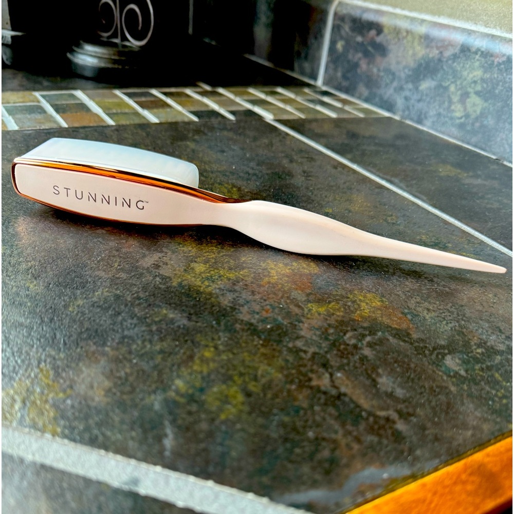 STUNNING Volume Styler Hair Brush